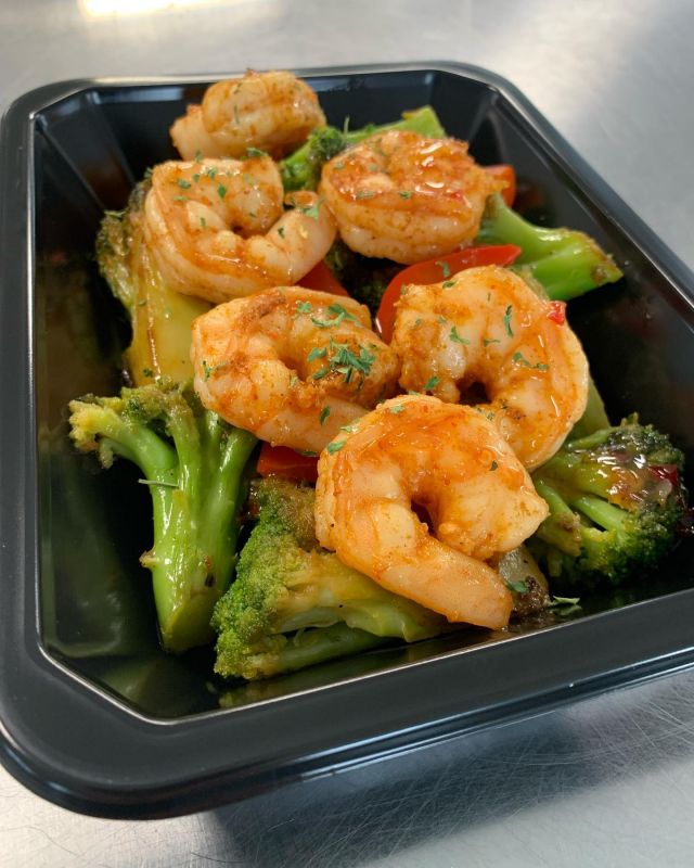 REMINDER👆The new Long Life menu is up. And it’s a GREAT one. Check out some of the options available , 
*************************
“Shrimp and Sauteed Broccoli with Sweet Chili Sauce (Lean n Green)” 💥💥💥
“Bunless Cheeseburger Bowl”💥💥💥
“Kung Pao Chicken Bowl” 💥💥💥💥💥
“Thai Peanut Chicken Bowl”💥💥💥💥
“Turkey Burger With Sweet Potato Mash”
💥💥💥💥
“Chipotle Grilled Chicken”💥💥💥 #placeyourorder #mealprep #healthymeals www.longlifemealprep.com